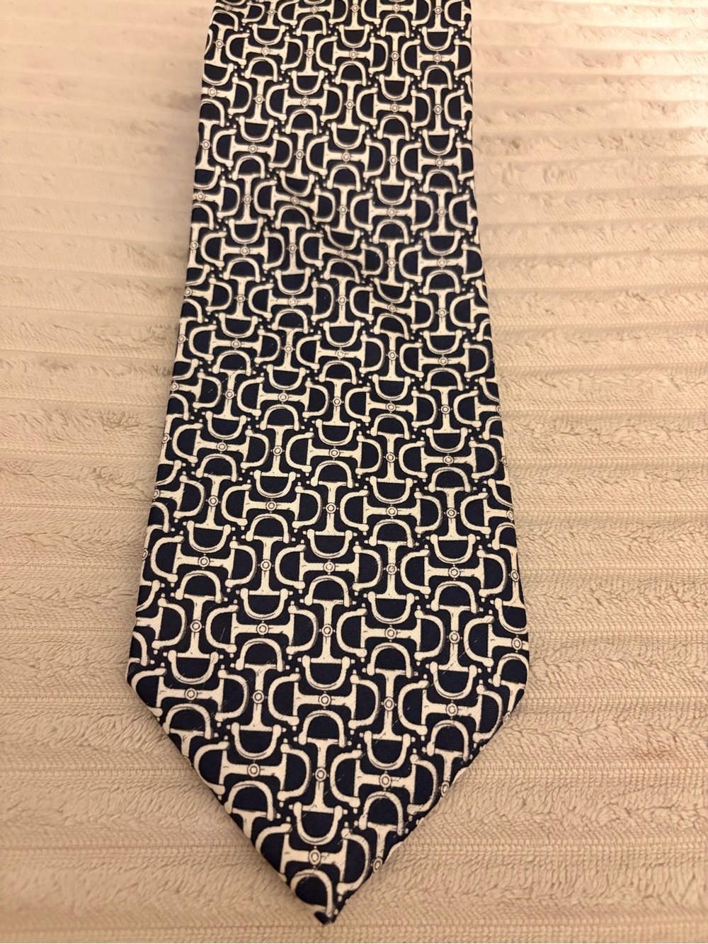 100% Silk Navy & Cream Geometric Horse-Bit Pattern Tie